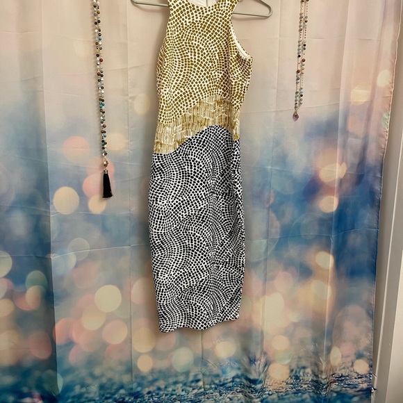 Unique Bodycon Maxi - Picture 4 of 4